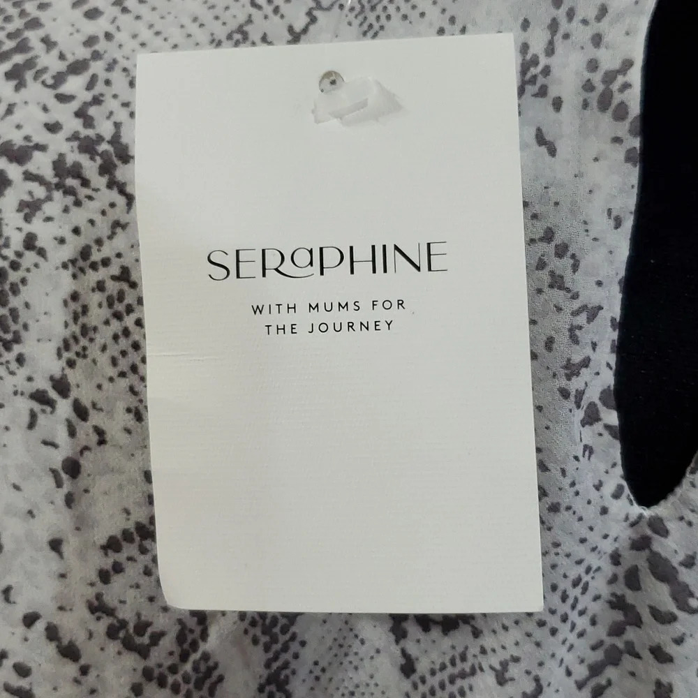 Seraphine light NWT pin tuck tie waist snakeskin grey white maternity top - Picture 5 of 8